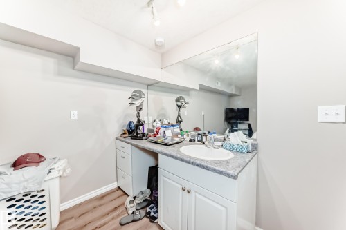 13911 23 Street, Edmonton, AB - Indoor Photo Showing Bathroom