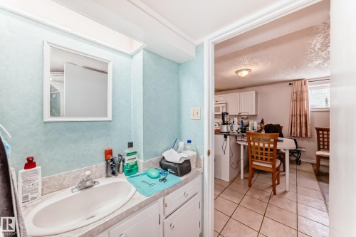 13911 23 Street, Edmonton, AB - Indoor Photo Showing Bathroom