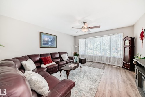 13911 23 Street, Edmonton, AB - Indoor Photo Showing Living Room