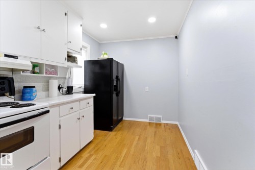 12215 59 Street, Edmonton, AB - Indoor Photo Showing Kitchen