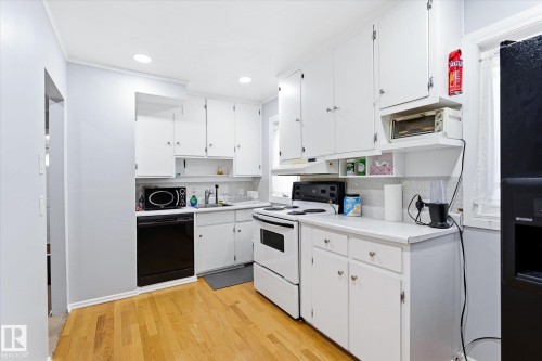 12215 59 Street, Edmonton, AB - Indoor Photo Showing Kitchen