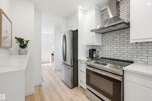 11210 105 Street, Edmonton, AB - Indoor Photo Showing Kitchen With Stainless Steel Kitchen With Upgraded Kitchen