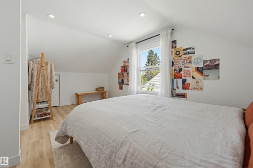 11210 105 Street, Edmonton, AB - Indoor Photo Showing Bedroom