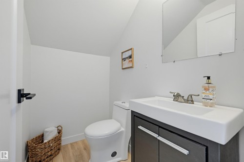 11210 105 Street, Edmonton, AB - Indoor Photo Showing Bathroom