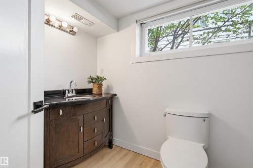 11210 105 Street, Edmonton, AB - Indoor Photo Showing Bathroom