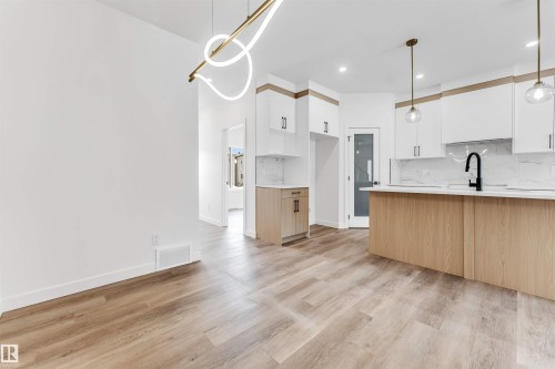 228 24 Street, Edmonton, AB - Indoor Photo Showing Kitchen