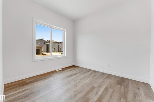 228 24 Street, Edmonton, AB - Indoor Photo Showing Other Room