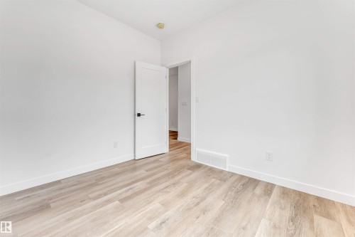 228 24 Street, Edmonton, AB - Indoor Photo Showing Other Room