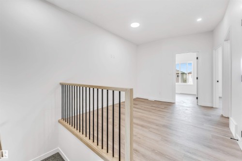 228 24 Street, Edmonton, AB - Indoor Photo Showing Other Room