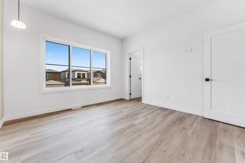 228 24 Street, Edmonton, AB - Indoor Photo Showing Other Room