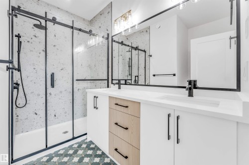 228 24 Street, Edmonton, AB - Indoor Photo Showing Bathroom