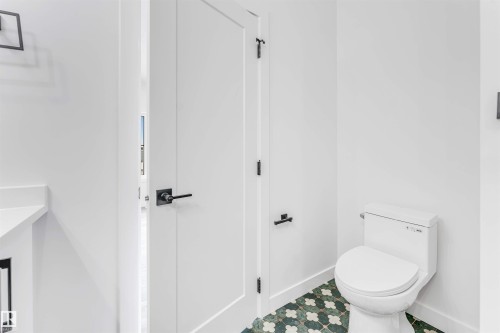 228 24 Street, Edmonton, AB - Indoor Photo Showing Bathroom