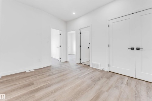 228 24 Street, Edmonton, AB - Indoor Photo Showing Other Room