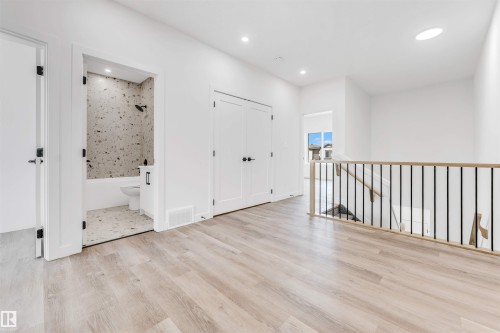 228 24 Street, Edmonton, AB - Indoor Photo Showing Other Room