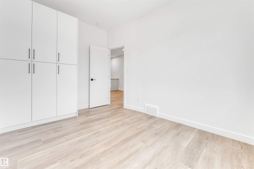 228 24 Street, Edmonton, AB - Indoor Photo Showing Other Room