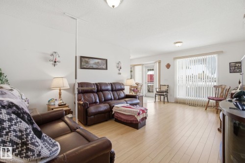 56 13320 124 St, Edmonton, AB - Indoor Photo Showing Living Room