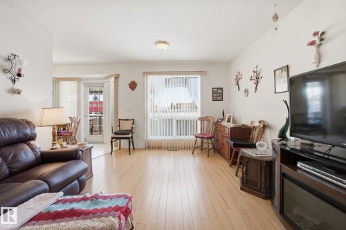 56 13320 124 St, Edmonton, AB - Indoor Photo Showing Living Room