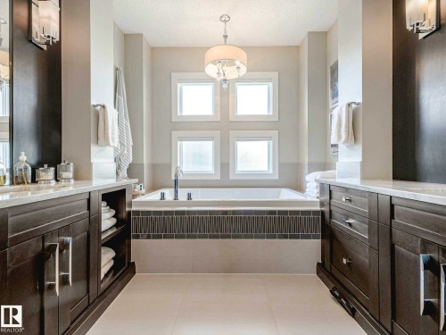 2415 Cameron Ravine Drive, Edmonton, AB - Indoor Photo Showing Bathroom