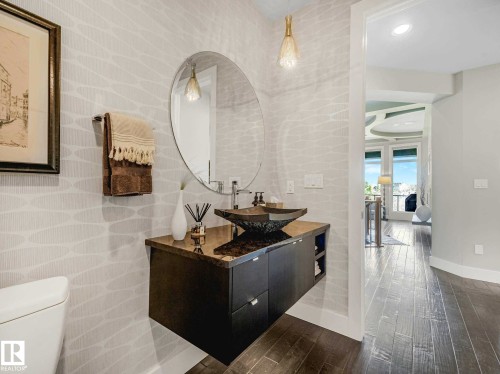 2415 Cameron Ravine Drive, Edmonton, AB - Indoor Photo Showing Bathroom