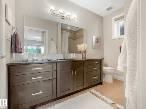 2415 Cameron Ravine Drive, Edmonton, AB - Indoor Photo Showing Bathroom