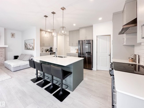 16 Jennifer Crescent, St. Albert, AB - Indoor Photo Showing Kitchen With Double Sink With Upgraded Kitchen