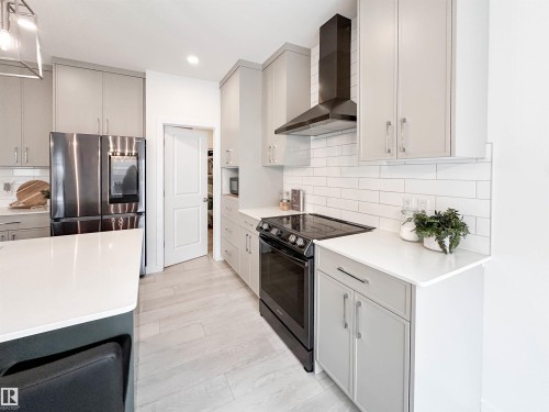 16 Jennifer Crescent, St. Albert, AB - Indoor Photo Showing Kitchen With Upgraded Kitchen