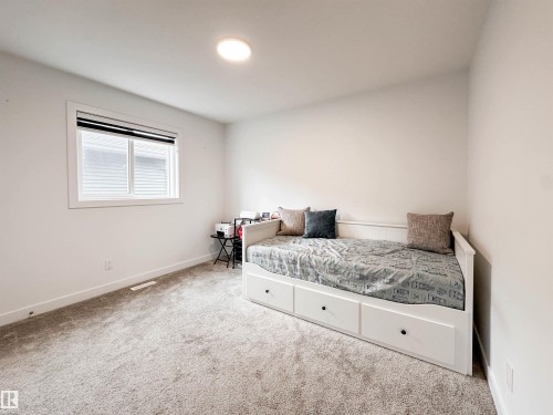 16 Jennifer Crescent, St. Albert, AB - Indoor Photo Showing Bedroom