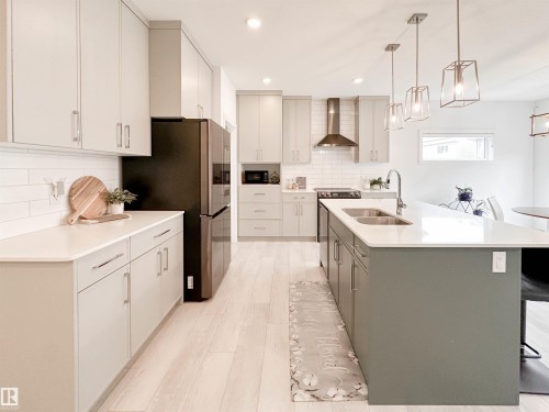 16 Jennifer Crescent, St. Albert, AB - Indoor Photo Showing Kitchen With Double Sink With Upgraded Kitchen