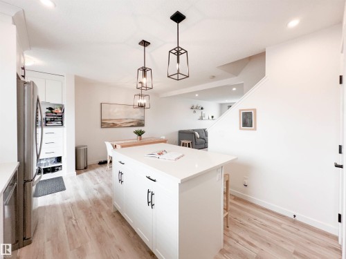 21019 130 Avenue, Edmonton, AB - Indoor Photo Showing Kitchen