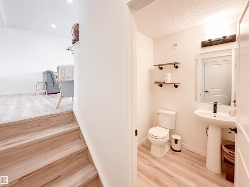 21019 130 Avenue, Edmonton, AB - Indoor Photo Showing Bathroom
