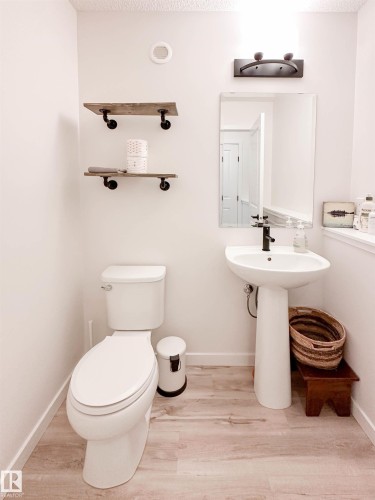 21019 130 Avenue, Edmonton, AB - Indoor Photo Showing Bathroom