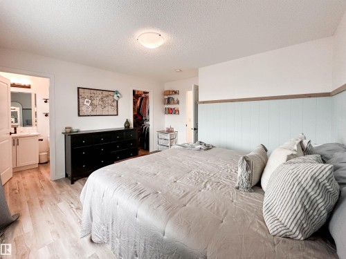 21019 130 Avenue, Edmonton, AB - Indoor Photo Showing Bedroom