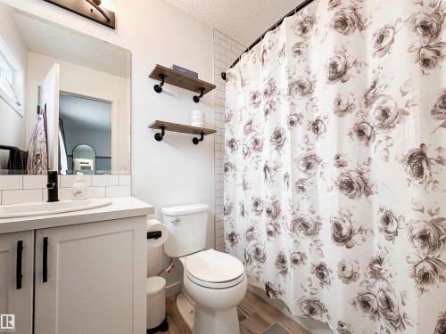 21019 130 Avenue, Edmonton, AB - Indoor Photo Showing Bathroom