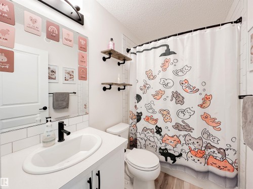 21019 130 Avenue, Edmonton, AB - Indoor Photo Showing Bathroom