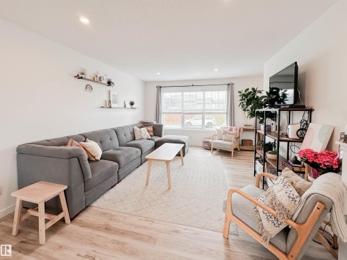 21019 130 Avenue, Edmonton, AB - Indoor Photo Showing Living Room
