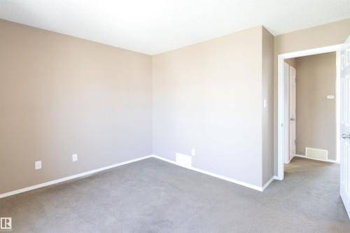 9116 Shaw Way, Edmonton, AB - Indoor Photo Showing Other Room