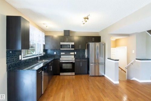 9116 Shaw Way, Edmonton, AB - Indoor Photo Showing Kitchen