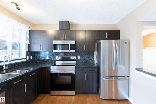 9116 Shaw Way, Edmonton, AB - Indoor Photo Showing Kitchen With Double Sink With Upgraded Kitchen