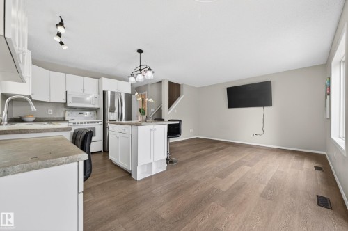 46 4020 21 Street, Edmonton, AB - Indoor Photo Showing Kitchen