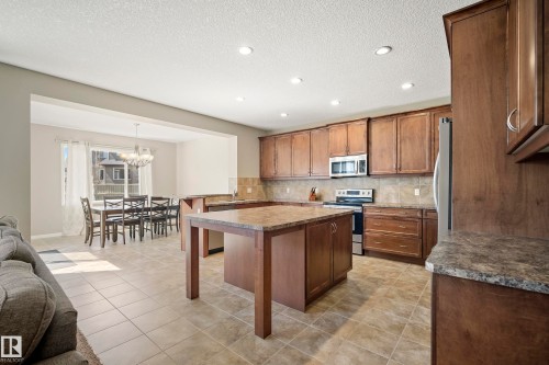 3510 Abbott Close, Edmonton, AB - Indoor Photo Showing Kitchen