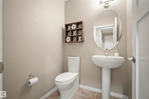 3510 Abbott Close, Edmonton, AB - Indoor Photo Showing Bathroom