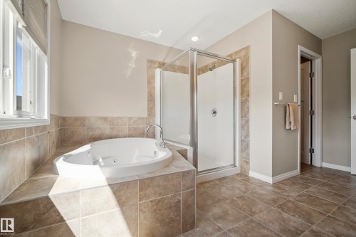 3510 Abbott Close, Edmonton, AB - Indoor Photo Showing Bathroom