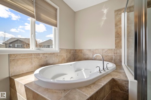 3510 Abbott Close, Edmonton, AB - Indoor Photo Showing Bathroom