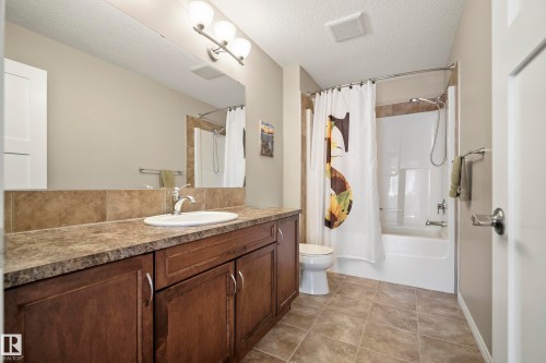 3510 Abbott Close, Edmonton, AB - Indoor Photo Showing Bathroom