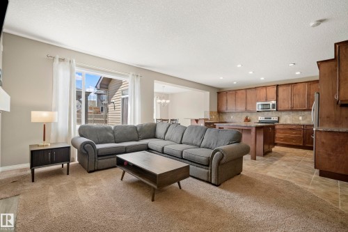 3510 Abbott Close, Edmonton, AB - Indoor Photo Showing Living Room