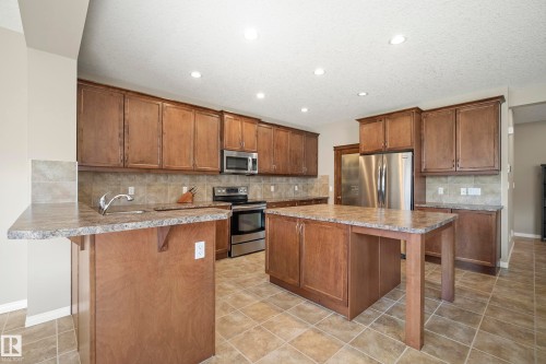 3510 Abbott Close, Edmonton, AB - Indoor Photo Showing Kitchen