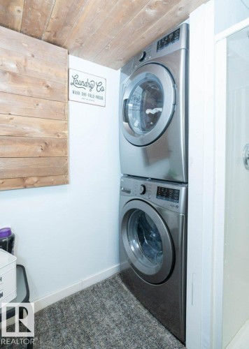 9624 99 Street, Westlock, AB - Indoor Photo Showing Laundry Room