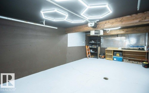 9624 99 Street, Westlock, AB - Indoor Photo Showing Garage