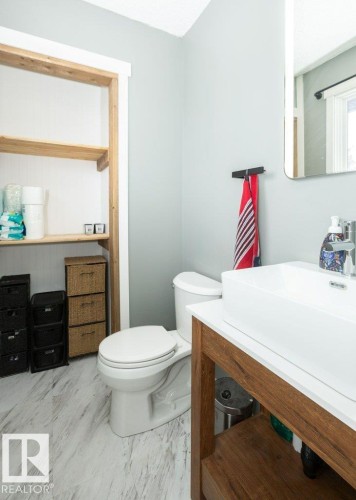9624 99 Street, Westlock, AB - Indoor Photo Showing Bathroom