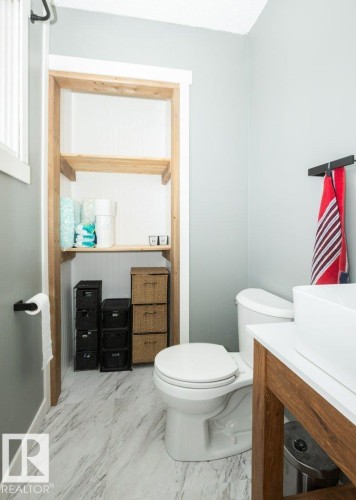 9624 99 Street, Westlock, AB - Indoor Photo Showing Bathroom